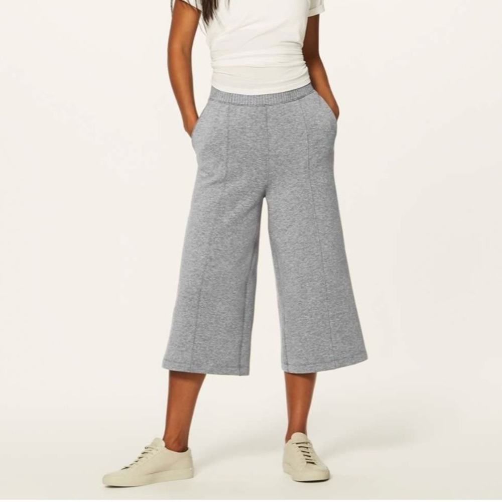 Lululemon Athletica New Form Cropped Pants - Picture 1 of 10